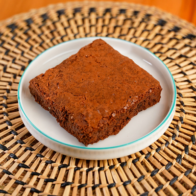 VİŞNELİ BROWNIE (EKSTRA ÇİKOLATALI)